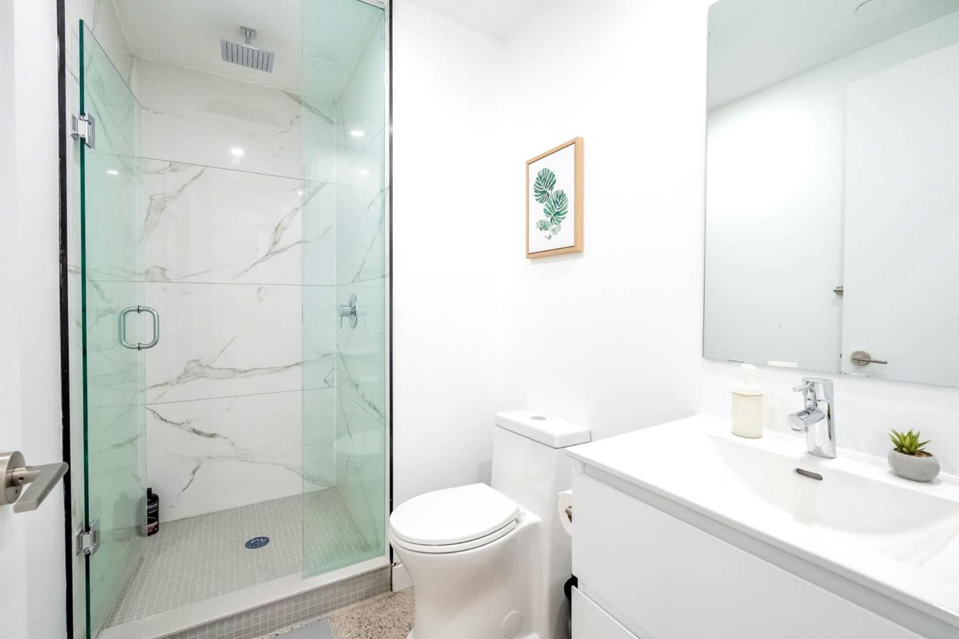 Spacious 2Br Apartment - Regent Park Near Downtown تورونتو المظهر الخارجي الصورة